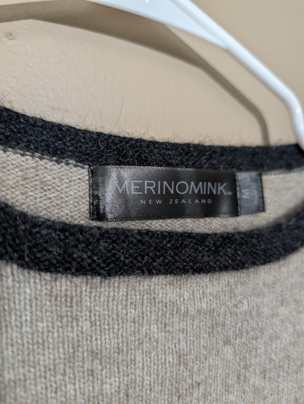 Merinomink Boxy High low TwoTone Sweater size Medium